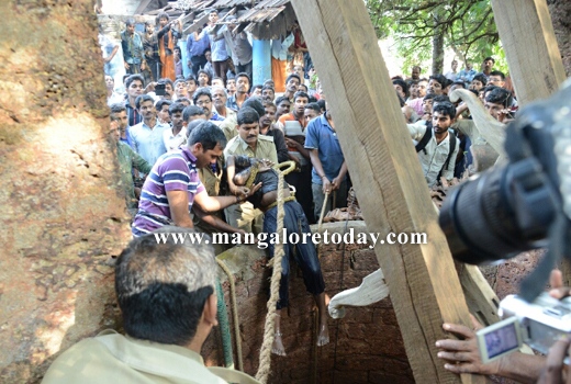 girl falls into well at Bejai 1